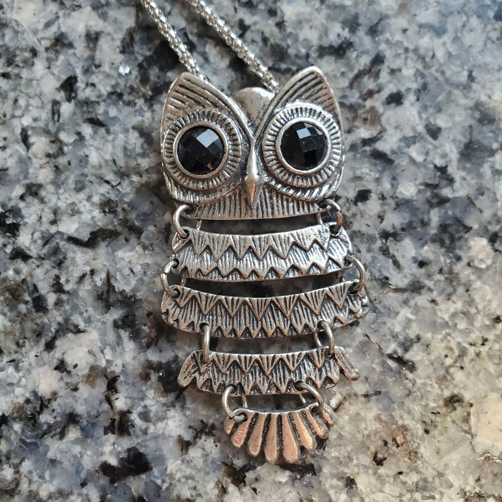 Silver Toned Vintage Owl Pendant Necklace